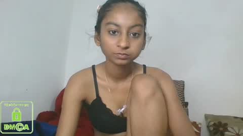 Snapshot of the_right_girl chatting on 02.08.25 Suzan Sexy online show from 02.08.25