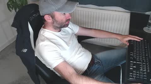 Snapshot of the_sensual_masturwait chatting on 10.07.25 the_sensual_masturwait online show from 10.07.25