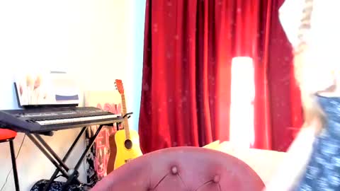 Ally    STREAMING ON TWITCH NOW Check my Twitter for updates online show from 02.12.25