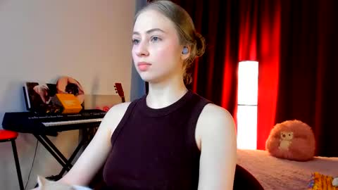 Ally    STREAMING ON TWITCH NOW Check my Twitter for updates online show from 11.13.25