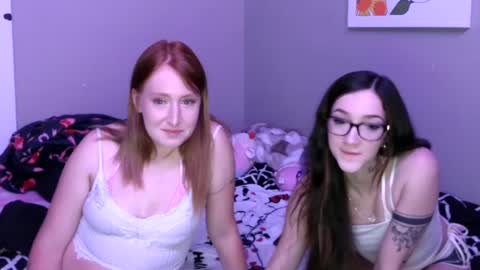 Snapshot of the_summers_ chatting on 10.18.25 Summer online show from 10.18.25
