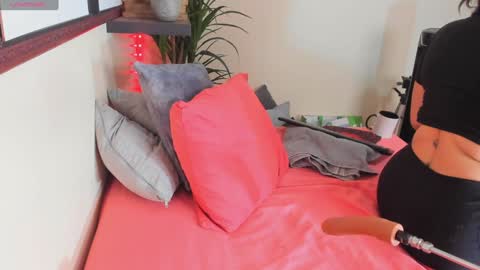 Snapshot of the_widow_kristen chatting on 12.19.24 K R I S T E N online show from 12.19.24