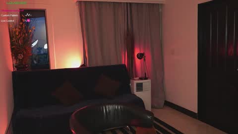 Snapshot of thea_ome chatting on 03.03.25 Thea online show from 03.03.25