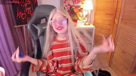 Snapshot of theangelykitty chatting on 01.30.25 theangelykitty online show from 01.30.25