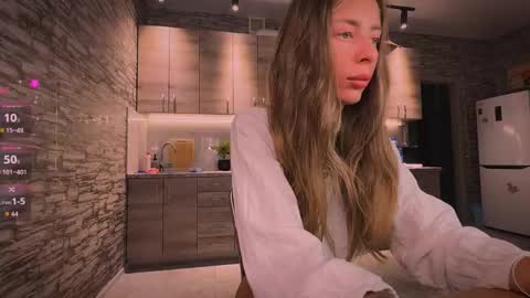 Snapshot of thearte1 chatting on 09.08.25 J online show from 09.08.25