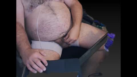 Snapshot of thebearking69 chatting on 09.19.25 The Bear King online show from 09.19.25
