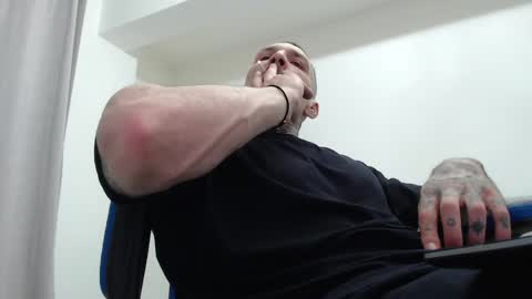 Snapshot of thebestmuscles chatting on 04.28.26 John online show from 04.28.26