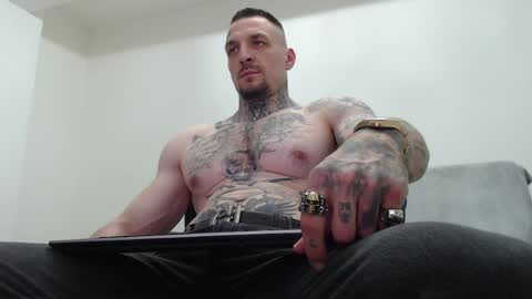 Snapshot of thebestmuscles chatting on 05.26.26 John online show from 05.26.26