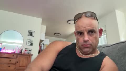 Snapshot of thebuzz777 chatting on 10.28.25 theBuzz777 online show from 10.28.25