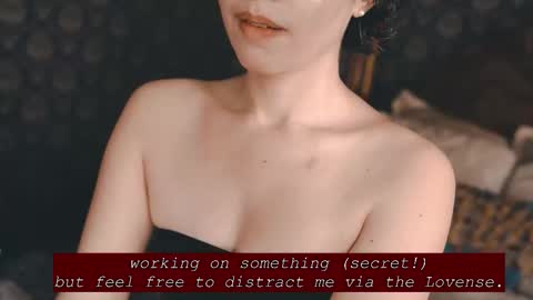 Snapshot of thecamwoman chatting on 10.01.25 Joan online show from 10.01.25