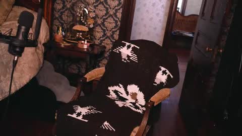 Snapshot of thecamwoman chatting on 10.12.25 Joan online show from 10.12.25