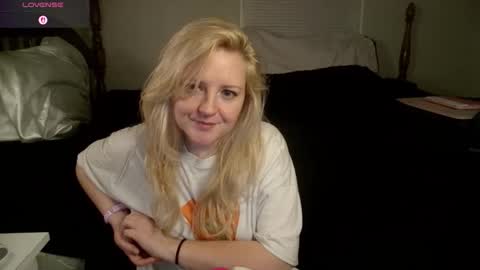Snapshot of thedancingalien chatting on 06.05.26 Kassandra Grant online show from 06.05.26