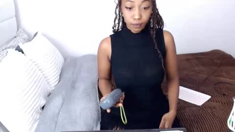 Snapshot of thee_habibah chatting on 05.25.26 Habibah online show from 05.25.26