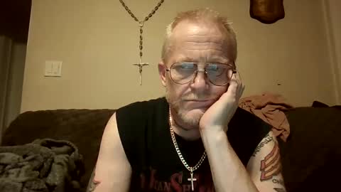 Snapshot of thee_lone_boner chatting on 10.06.25 Alpha online show from 10.06.25