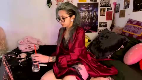 Snapshot of theeking_venus chatting on 12.15.24 KIng Venus online show from 12.15.24