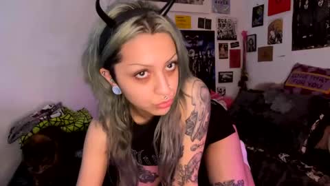 Snapshot of theeking_venus chatting on 12.16.24 KIng Venus online show from 12.16.24