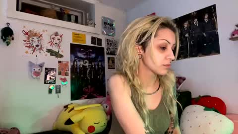 Snapshot of theeking_venus chatting on 12.22.24 KIng Venus online show from 12.22.24