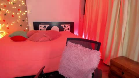 Snapshot of thegoldenbitch chatting on 03.07.25 Goldie online show from 03.07.25