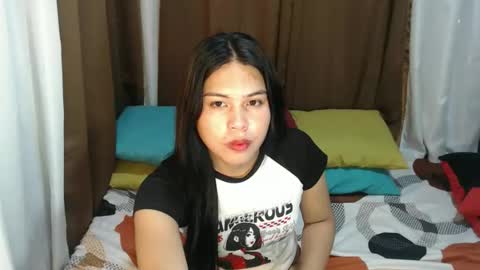 Elle  dont forget to folloW me and thumbs up online show from 02.15.26