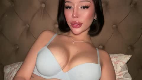 Elle  dont forget to folloW me and thumbs up online show from 03.11.26