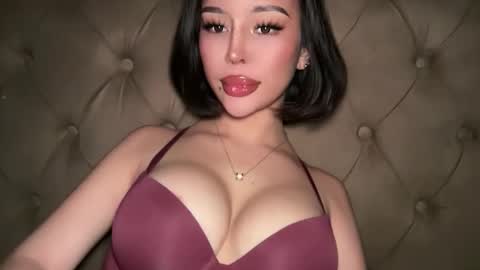 Elle  dont forget to folloW me and thumbs up online show from 04.03.26