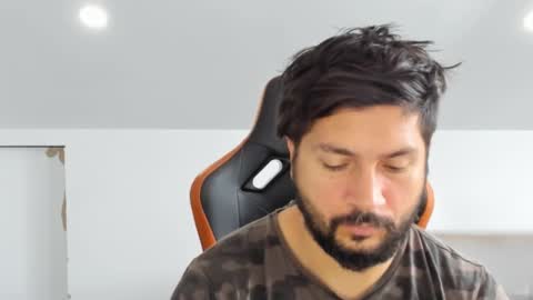 Snapshot of theguardian7 chatting on 11.12.25 theguardian7 online show from 11.12.25