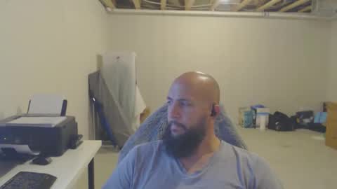 Snapshot of thehawaiian93 chatting on 10.27.25 thehawaiian93 online show from 10.27.25