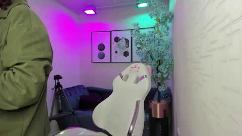 Theia  online show from 03.14.26