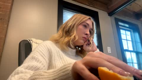 Snapshot of thelittlebambii chatting on 01.09.25 Little Bambii online show from 01.09.25