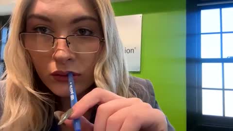 Snapshot of thelittlebambii chatting on 02.18.25 Little Bambii online show from 02.18.25