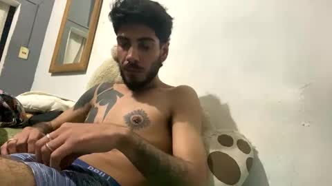 Snapshot of themarttinguyyy chatting on 09.30.25 themarttinguyyy online show from 09.30.25