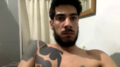 Snapshot of themarttinguyyy chatting on 11.21.25 themarttinguyyy online show from 11.21.25