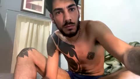 Snapshot of themarttinguyyy chatting on 12.18.25 themarttinguyyy online show from 12.18.25