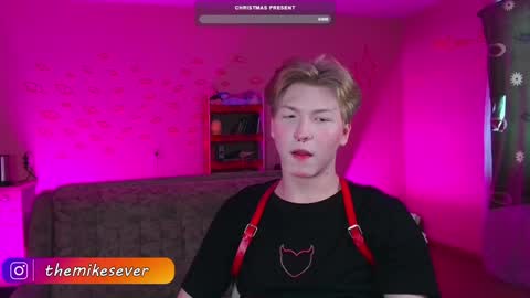 Snapshot of themikesever chatting on 12.12.24 Sever online show from 12.12.24