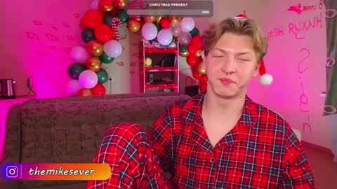 Snapshot of themikesever chatting on 12.24.24 Sever online show from 12.24.24