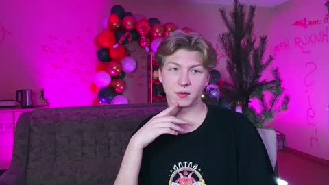 Snapshot of themikesever chatting on 01.03.25 Sever online show from 01.03.25