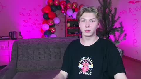 Snapshot of themikesever chatting on 01.04.25 Sever online show from 01.04.25