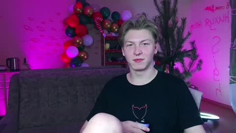 Snapshot of themikesever chatting on 01.05.25 Sever online show from 01.05.25