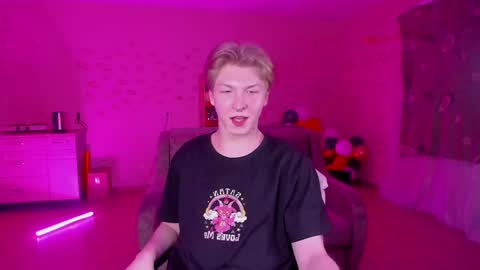 Snapshot of themikesever chatting on 01.12.25 Sever online show from 01.12.25