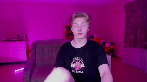 Snapshot of themikesever chatting on 01.20.25 Sever online show from 01.20.25