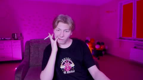 Snapshot of themikesever chatting on 02.07.25 Sever online show from 02.07.25