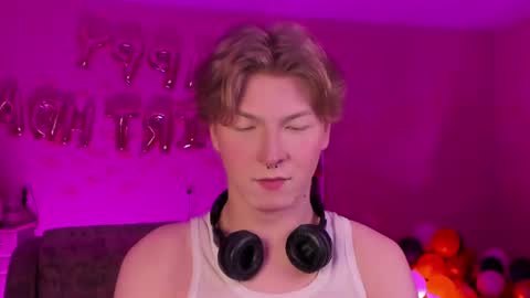 Snapshot of themikesever chatting on 02.19.25 Sever online show from 02.19.25