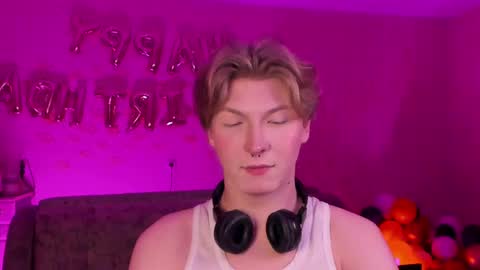 Snapshot of themikesever chatting on 02.19.25 Sever online show from 02.19.25