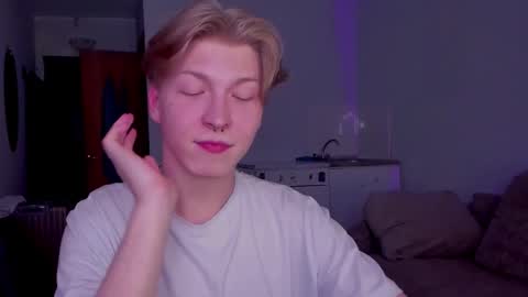 Snapshot of themikesever chatting on 11.19.25 Sever online show from 11.19.25