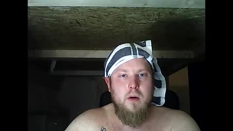 Snapshot of thenewdude1992 chatting on 03.01.25 thenewdude1992 online show from 03.01.25