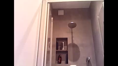 Snapshot of thenewdude1992 chatting on 10.04.25 thenewdude1992 online show from 10.04.25