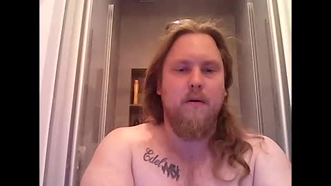 Snapshot of thenewdude1992 chatting on 10.16.25 thenewdude1992 online show from 10.16.25