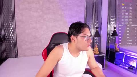 Snapshot of theohart chatting on 11.07.25 Theo online show from 11.07.25