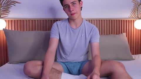 Snapshot of theohawke_ chatting on 01.22.25 THEO- MATEO online show from 01.22.25