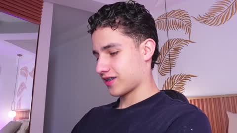 Snapshot of theohawke_ chatting on 02.04.25 THEO- MATEO online show from 02.04.25